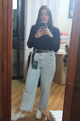 Gabriela A. review of Calça Jeans Reta Araçá Azul Claro image 1 out of 1