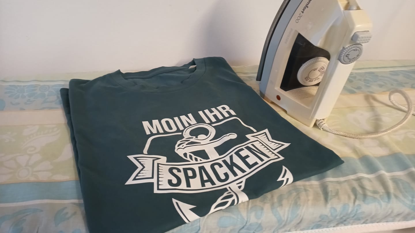 Customer photo review of Moin Ihr Spacken 2 · Herren Premium Bio T-Shirt