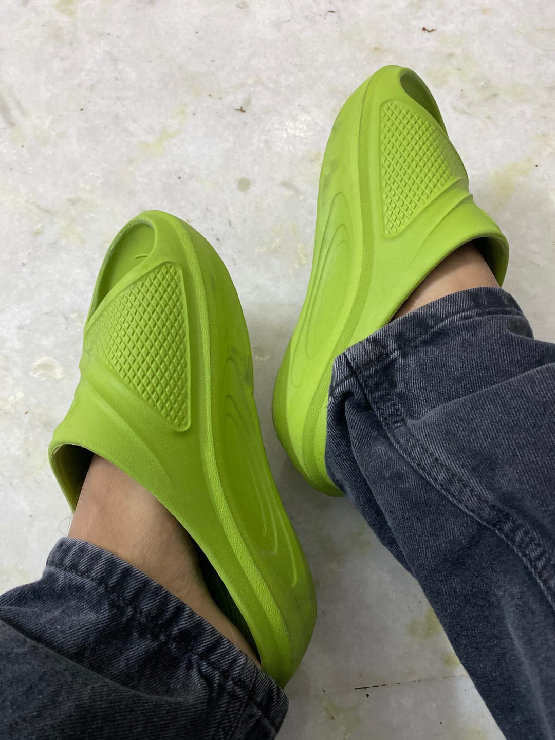 Customer photo review of Bacca Bucci Floats—Ultra Lightweight EVA Slides for Men