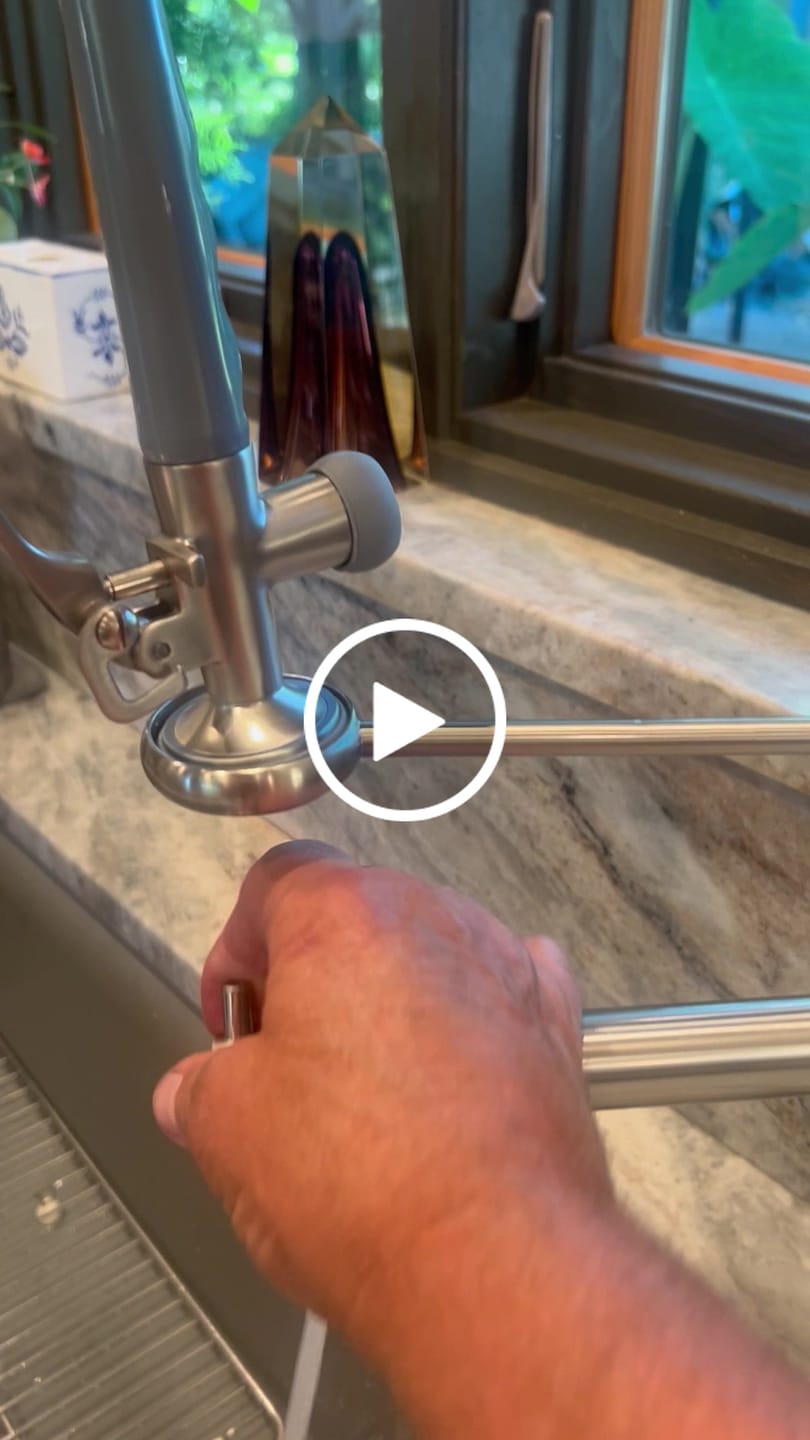 Customer video review of Klempner Professional Pull Down Spray Dual Handle Swivel Spout Kitchen Faucet