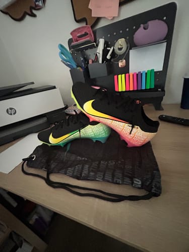 Customer photo review of Vapor 16 x Vinicius Junior - Noir/Orange/Vert
