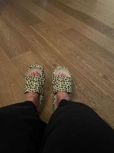 Customer photo review of HappyFlops Limited Editions