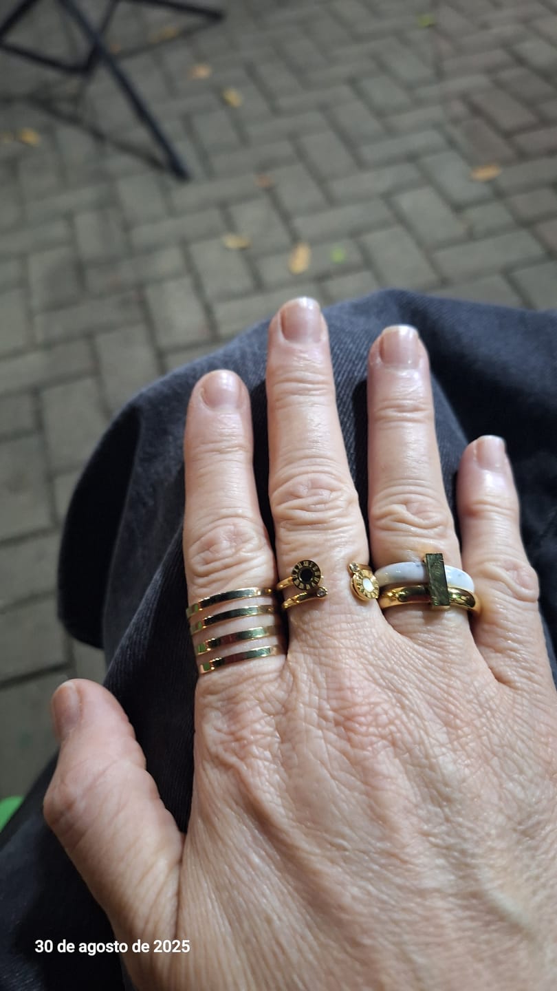 Customer photo review of Anel Romanos Venice Banhado em Ouro 18K