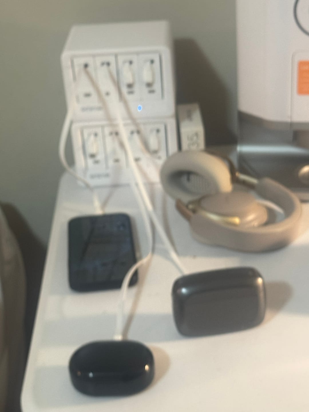 Customer photo review of Gitryin Desktop Charging Station 12-in-1 (65W Combo)