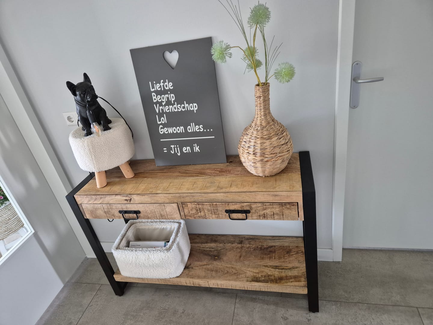Customer photo review of Sidetable met twee lades | 120 x 35 x 76 cm | Mangohout