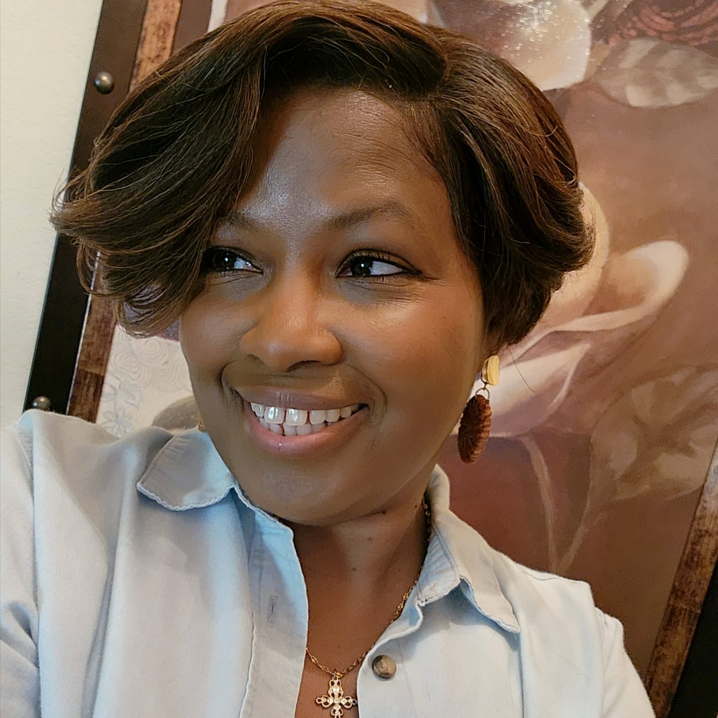 Customer photo review of Outre Perfect Hairline Swoop Series Glueless 13x4 HD Lace Front Wig - SWOOP 12