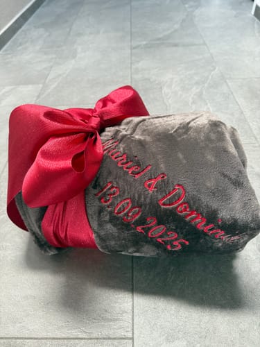 Customer photo review of Premium Wohndecke mit Namen