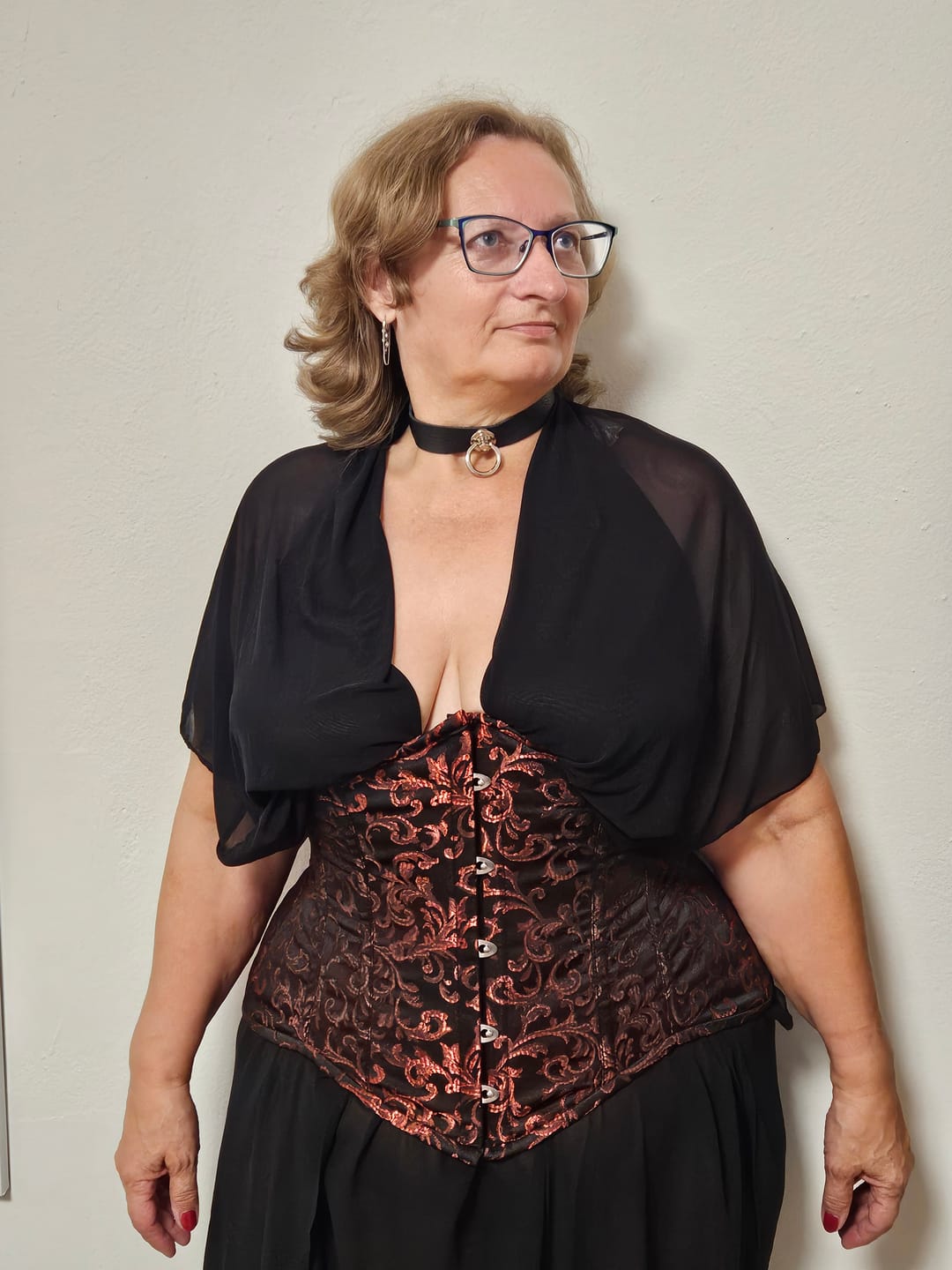 Customer photo review of SiaLinda: Unterbrust Korsett Nicola, Brokat schwarz-rot, extra lang geschnitten