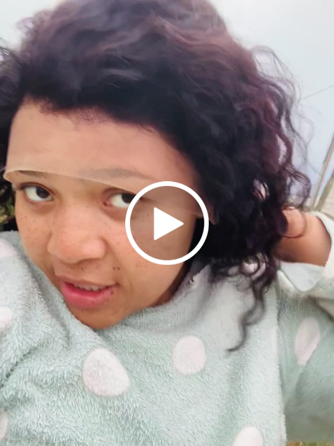 Customer video review of Deep Weave Full Frontal 16 Inch Wig