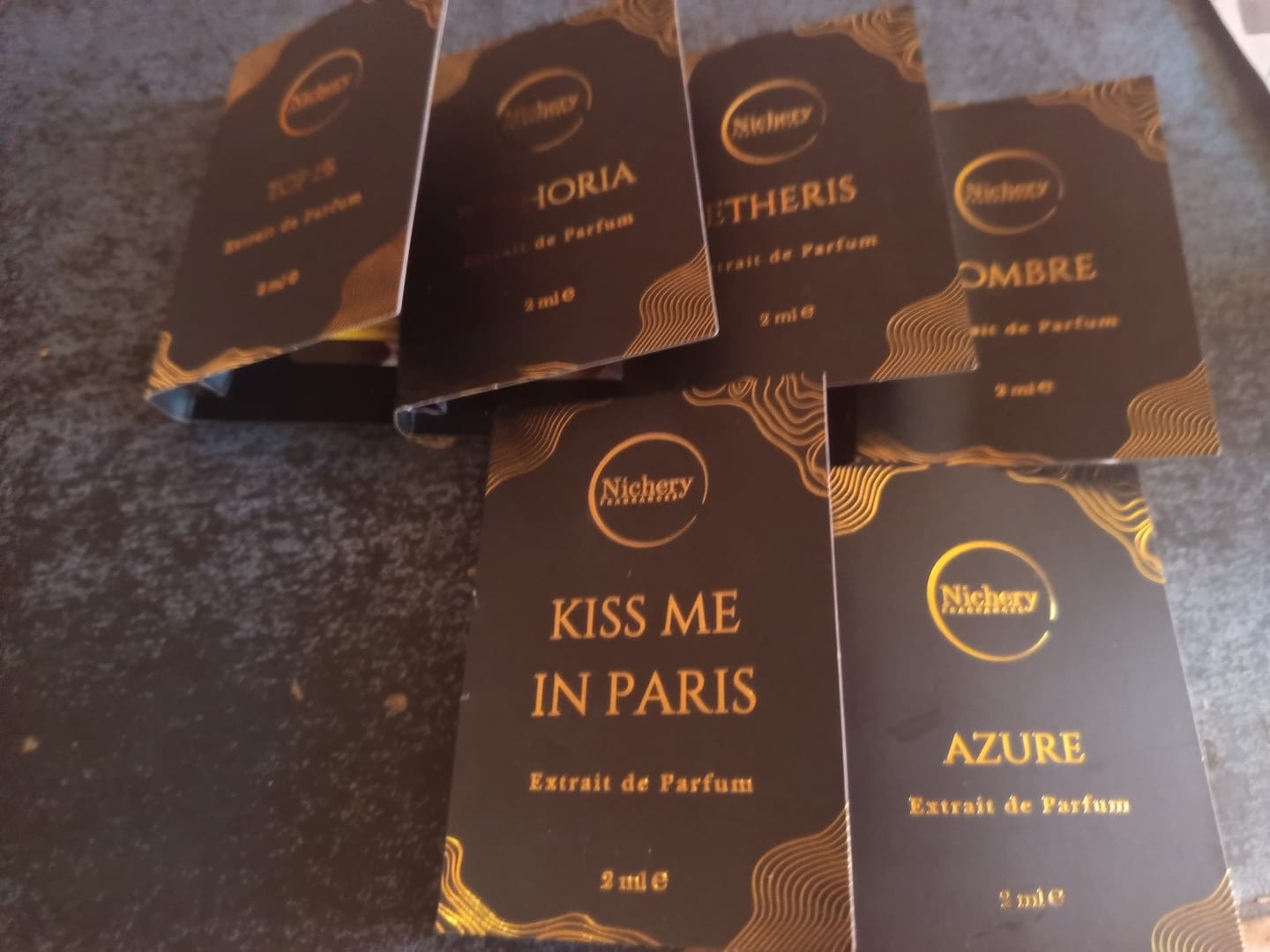 Customer photo review of 6x2 ml Férfi & Unisex csomag: Top 1%-Euphoria-Etheris-Kiss Me in Paris-Sombre-Azure