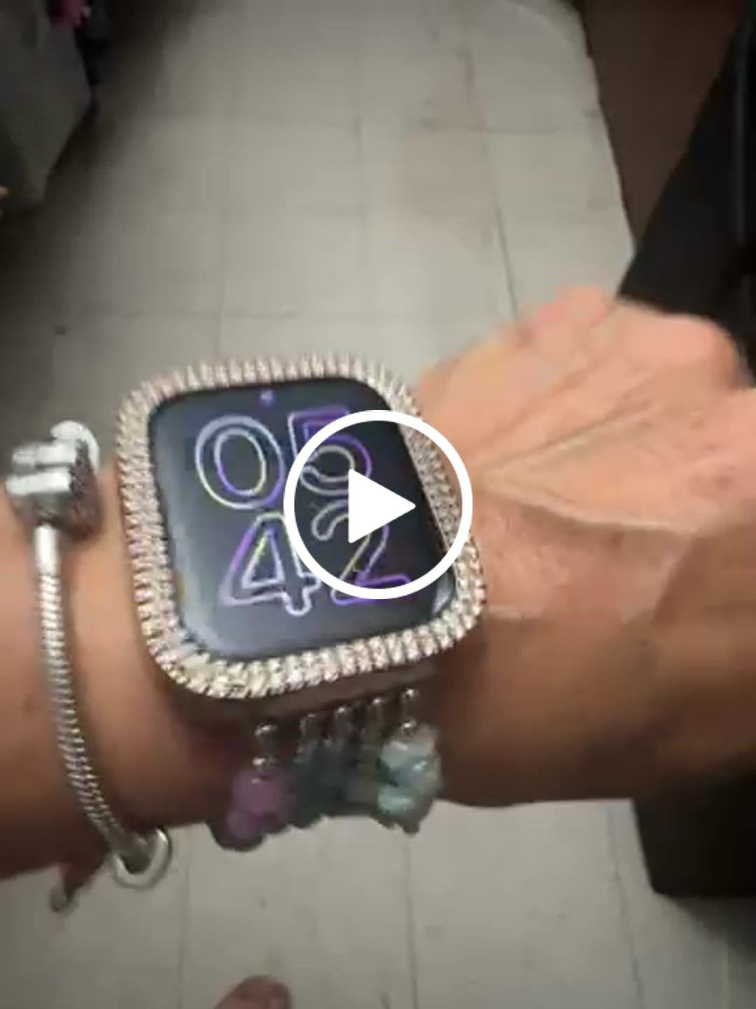 Customer video review of Seaside Dreams Stretch Apple Watch Strap