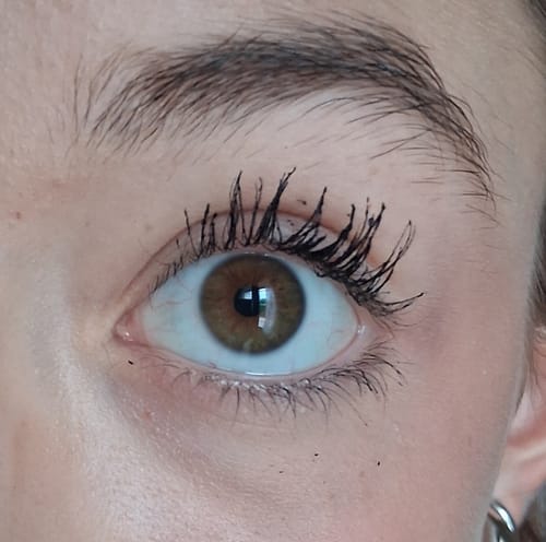 Customer photo review of Sérum pour croissance de cils - Des cils plus longs et plus épais naturellement !