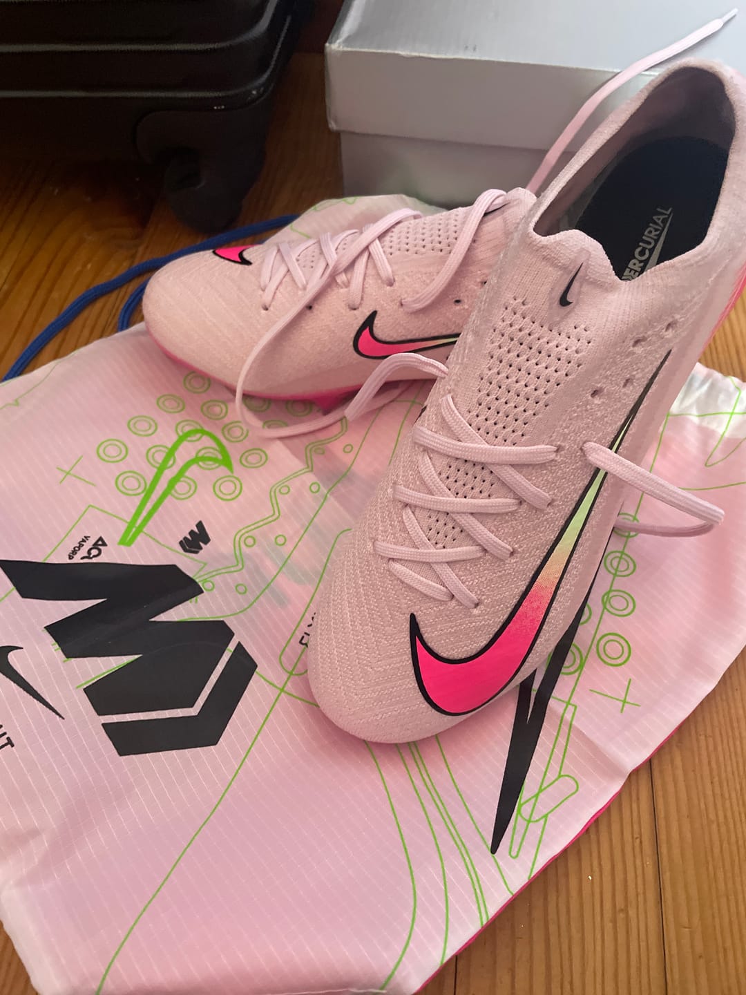 Customer photo review of MERCURIAL VAPOR 16 FG Nike By You - Rose