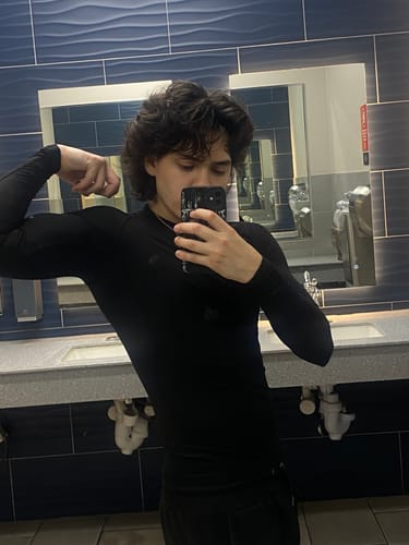 Customer photo review of Void Tech™ Performance longsleeve Compression [DARKNESS]
