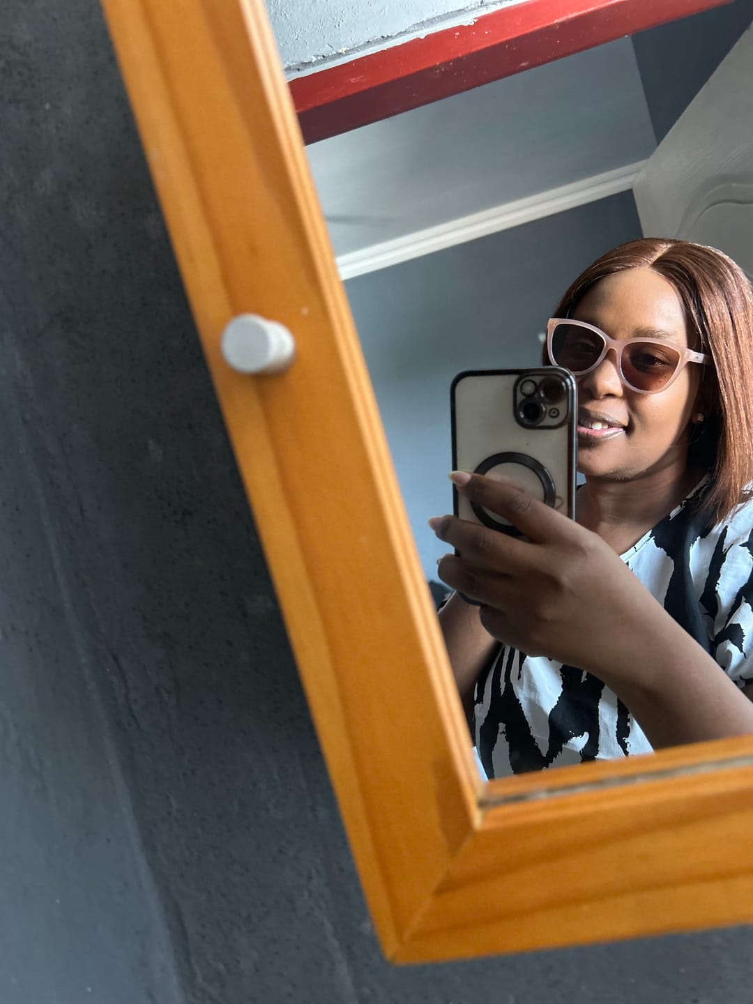 Customer photo review of Double Drawn Chocolate Brown Glue-less 5 X 5 lace Bob Wigs