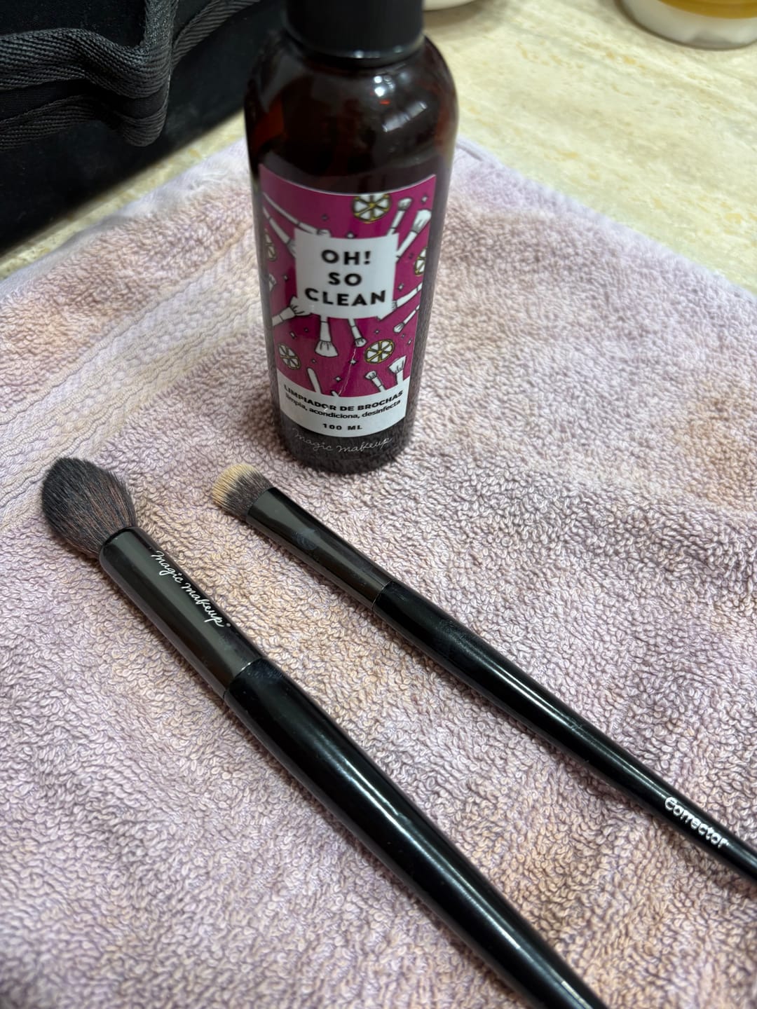 Customer photo review of ✭OH! SO CLEAN✭  limpiador instantáneo de brochas 100ml