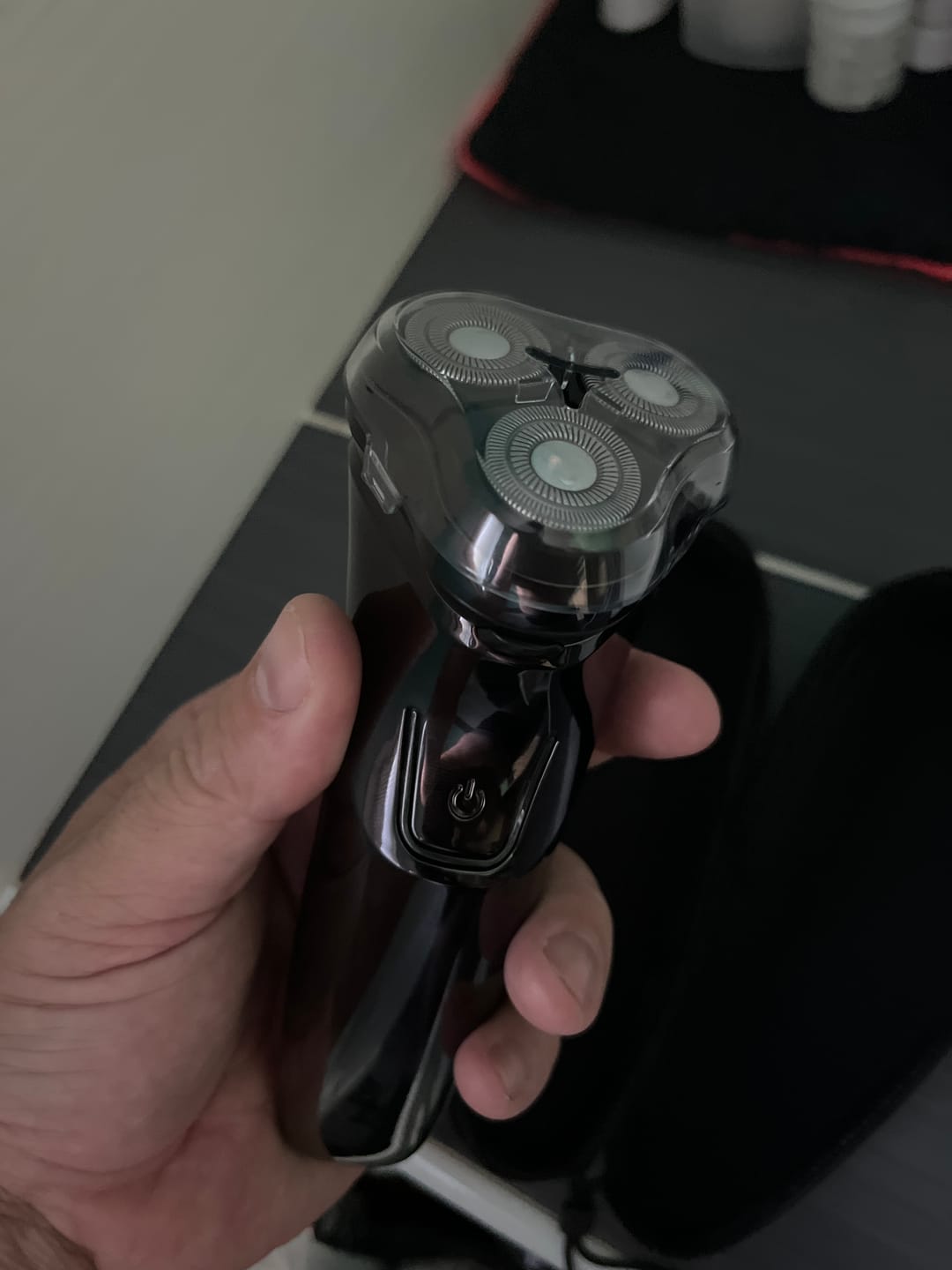 Customer photo review of Rasoir électrique V1 Pro – Lames 4D ultra-précises et tondeuse intégrée pour un rasage net et confortable