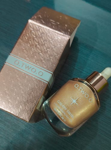 Customer photo review of O.TWO.O HAUTE GALAXY SWIRL LIQUID HIGHLIGHTER