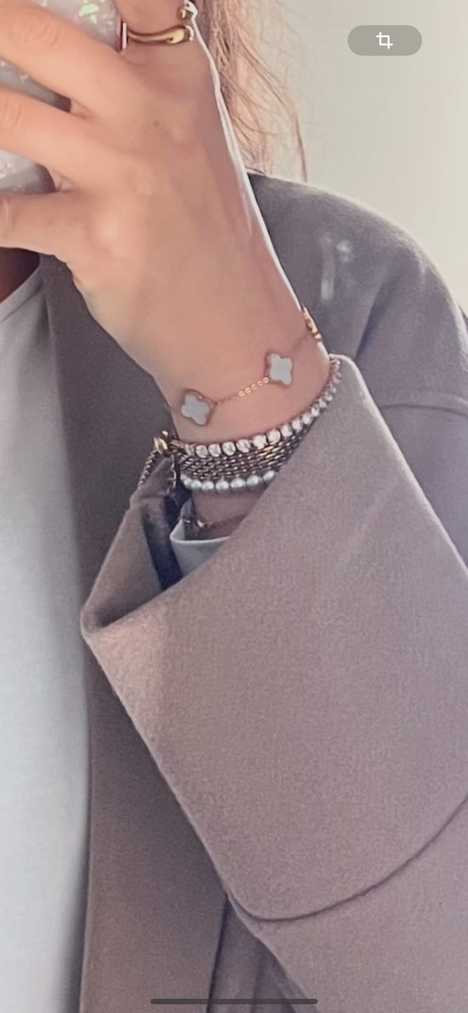 Customer photo review of Clover Perlmutt Armband | 18K vergoldet