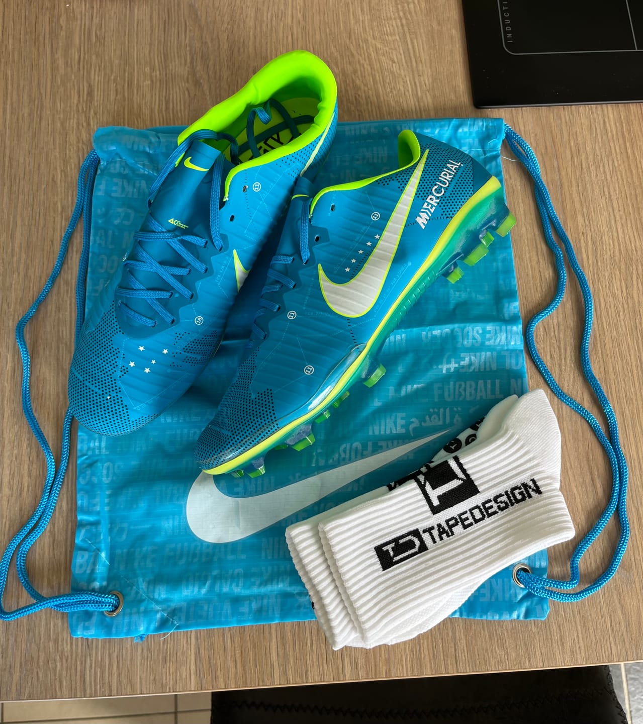 Customer photo review of Mercurial Vapor 11 Elite FG Neymar - Bleu/Vert