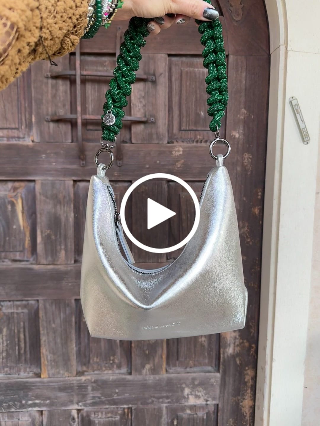 Customer video review of Hezi Leather Shoulder Bag - Metallic Silver