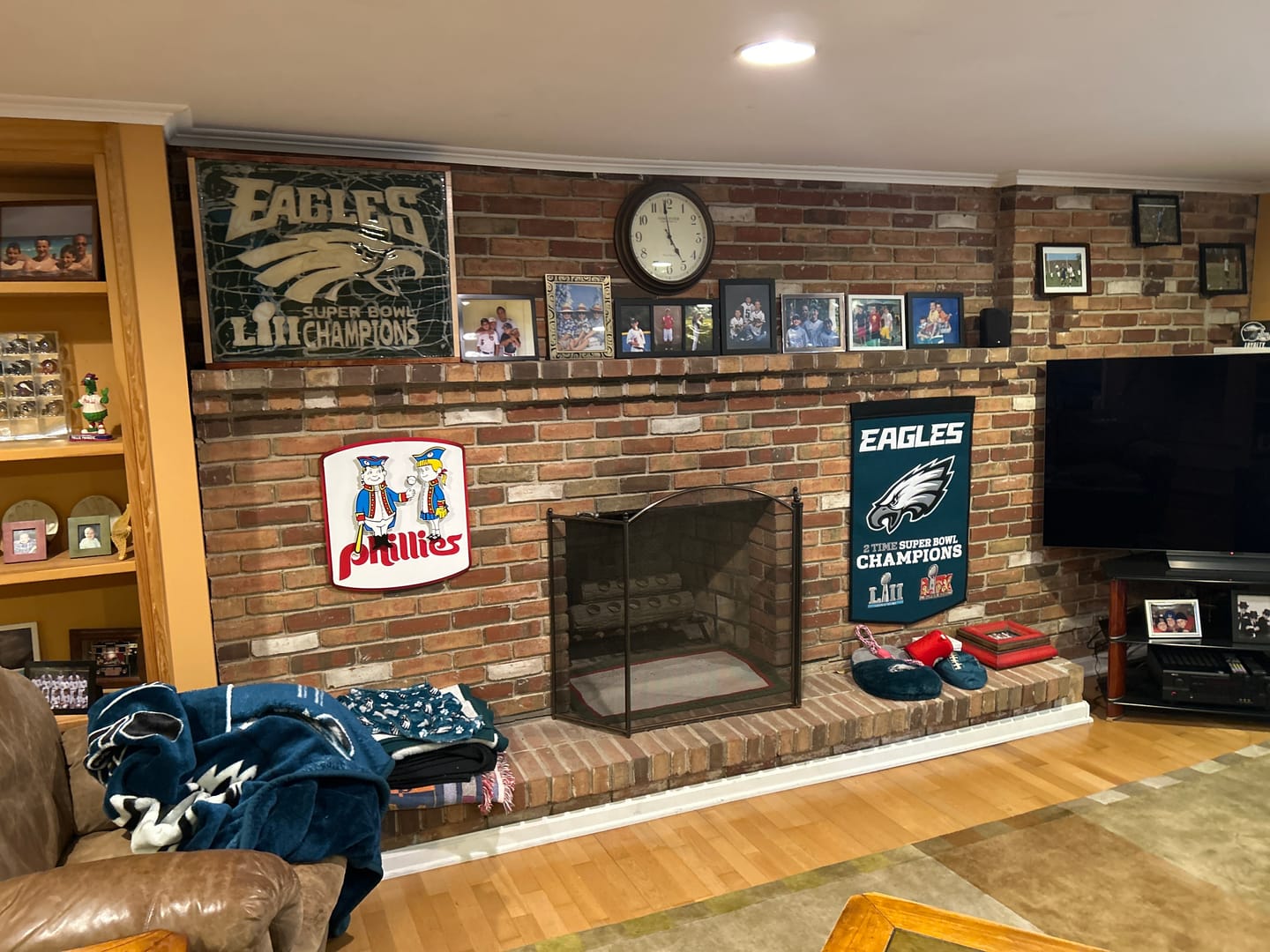 Customer photo review of Philadelphia Phillies COOPERSTOWN "1976" 3D Vintage Metal Wall Art