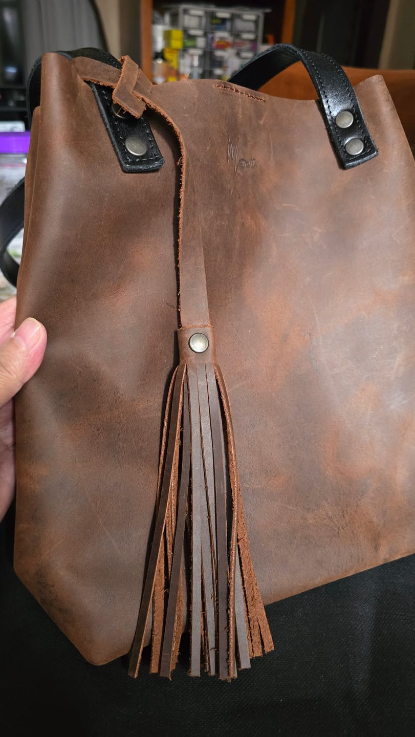 Customer photo review of Bolso Tote Cuero Praga Plus+ Crazy Café Doble Vista
