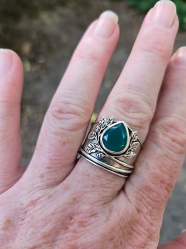 Customer photo review of Leaves Onyx Fidget Ring