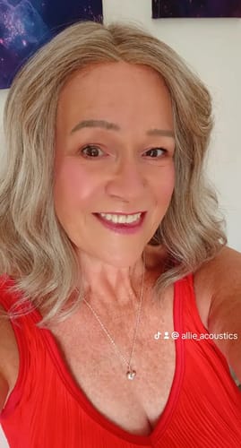 Customer photo review of JBEXTENSION VERONICA MONO CREAM BLONDE Monofilament Handmade Wig 6X5 Full Monofilament Hand Tied Top Wig 12 Inches Cream Blonde Wave Mono Lace Wig With Anti-slip Silicone Strips Glueless Wig VERONICA MONO CREAM BLONDE