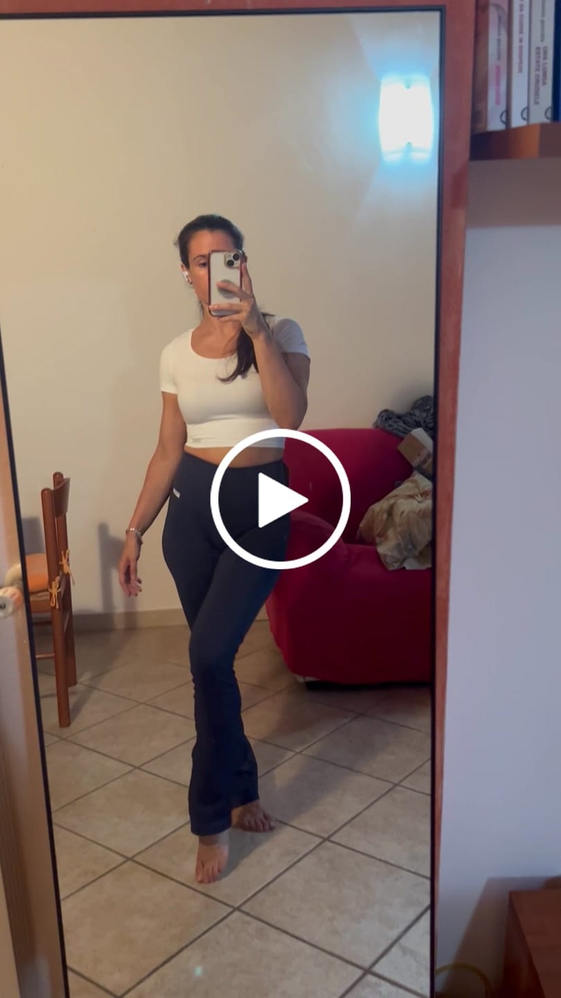 Customer video review of T-Shirt Crop Top Bianco
