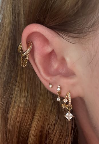 Customer photo review of Eclipsa Illusion Huggies Gold