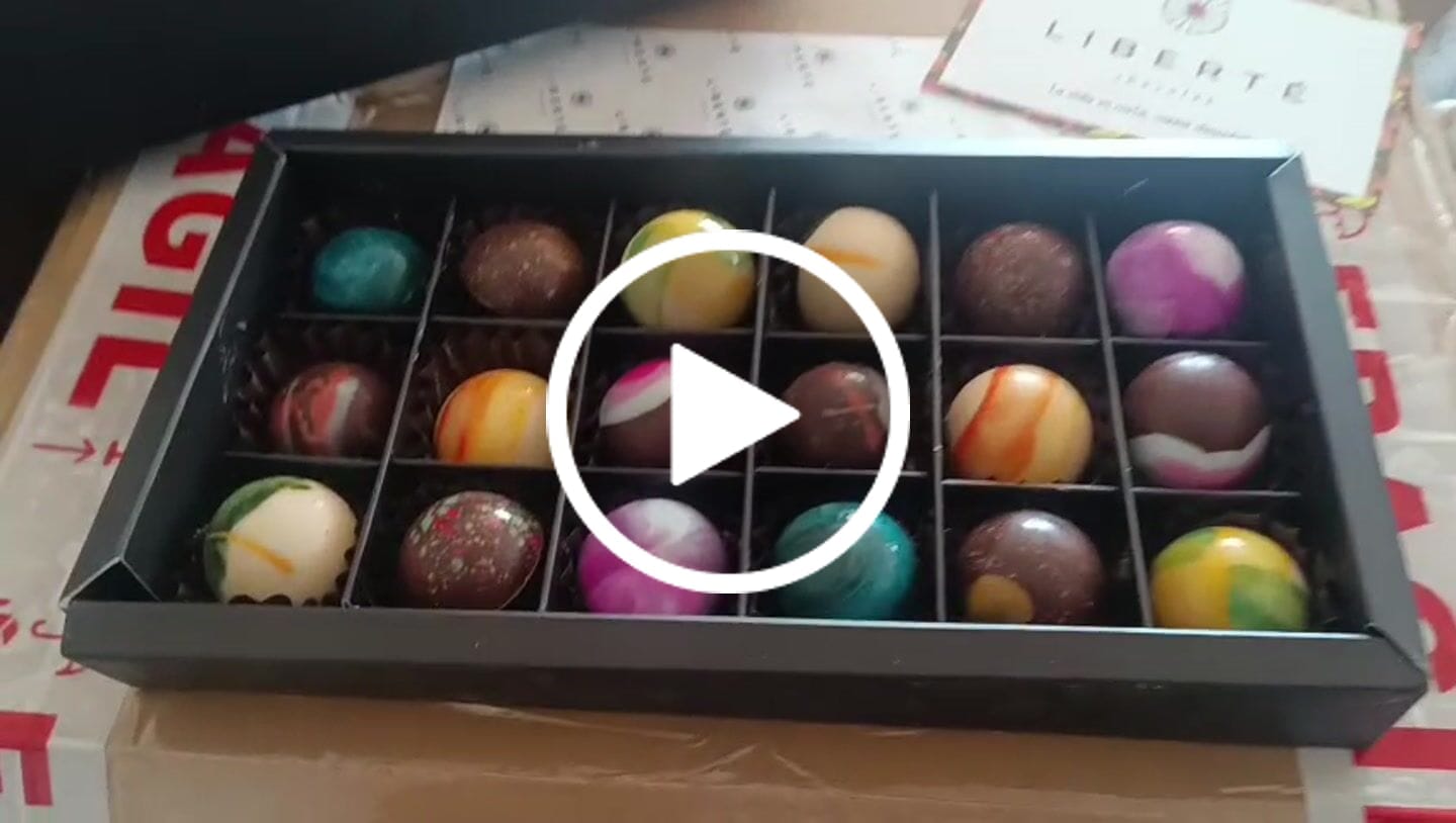 Customer video review of Bombones Galileo Caja 18 Unidades