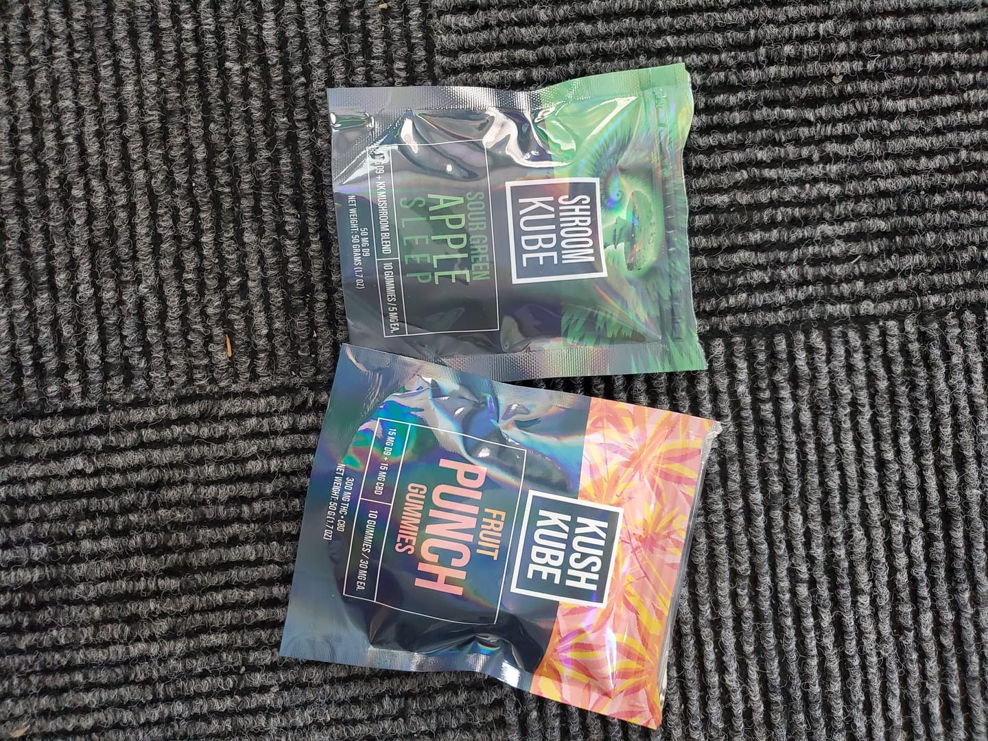 Customer photo review of Sour Green Apple Shroom Kube - 5mg THC + Sleep Blend