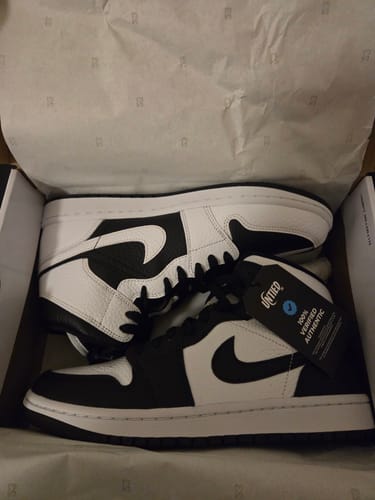 Customer photo review of Nike Air Jordan 1 Mid SE 'Homage' Women's