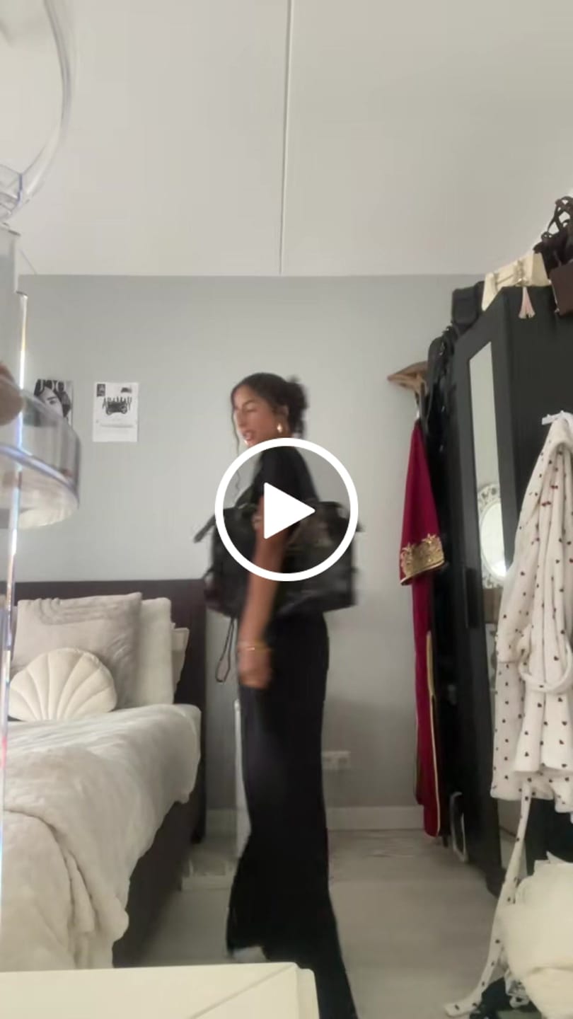 Customer video review of It girl bag black