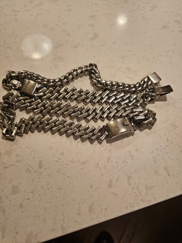 Customer photo review of BLACK STAR WITH RIME-STONES STONES CUBAN LINK ANKLE BRACELET