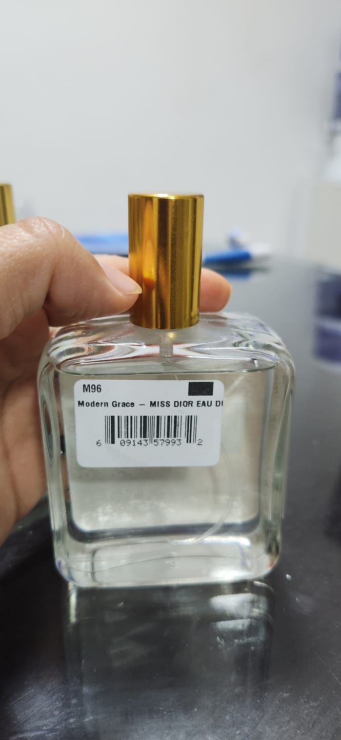Customer photo review of Modern Grace - Inspirado en MISS DIOR EAU DE PARFUM de DIOR 100ml-