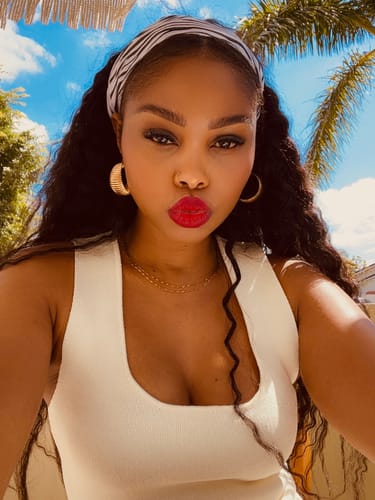 Customer photo review of CurlyMe Kinky Straight Virgin Human Hair Bundles with Lace Frontal Natural Black
