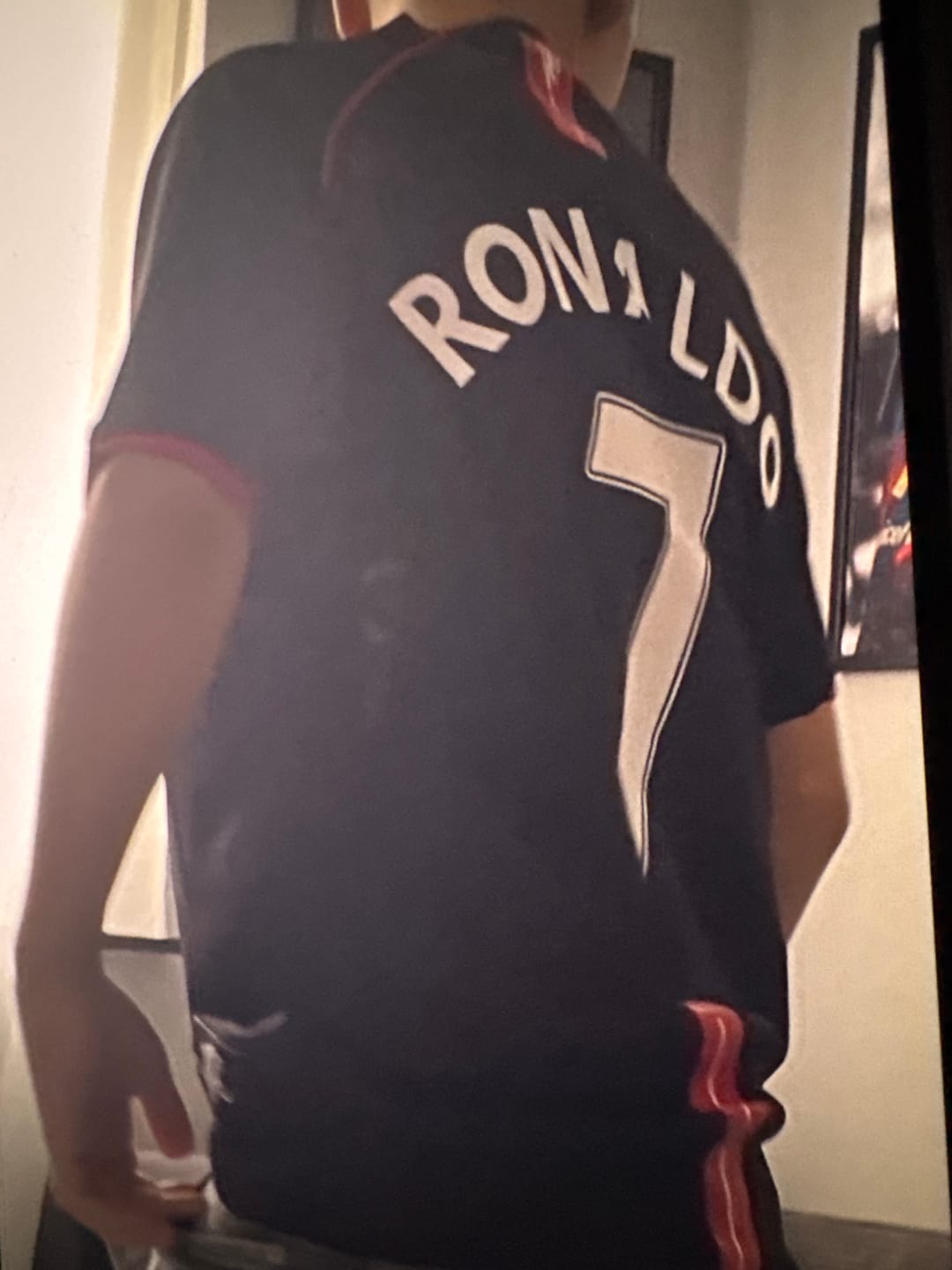 Customer photo review of Cristiano Ronaldo Manchester United 2007-2008 Black Retro Jersey Trikot Camiseta Maillot Soccer Shirt