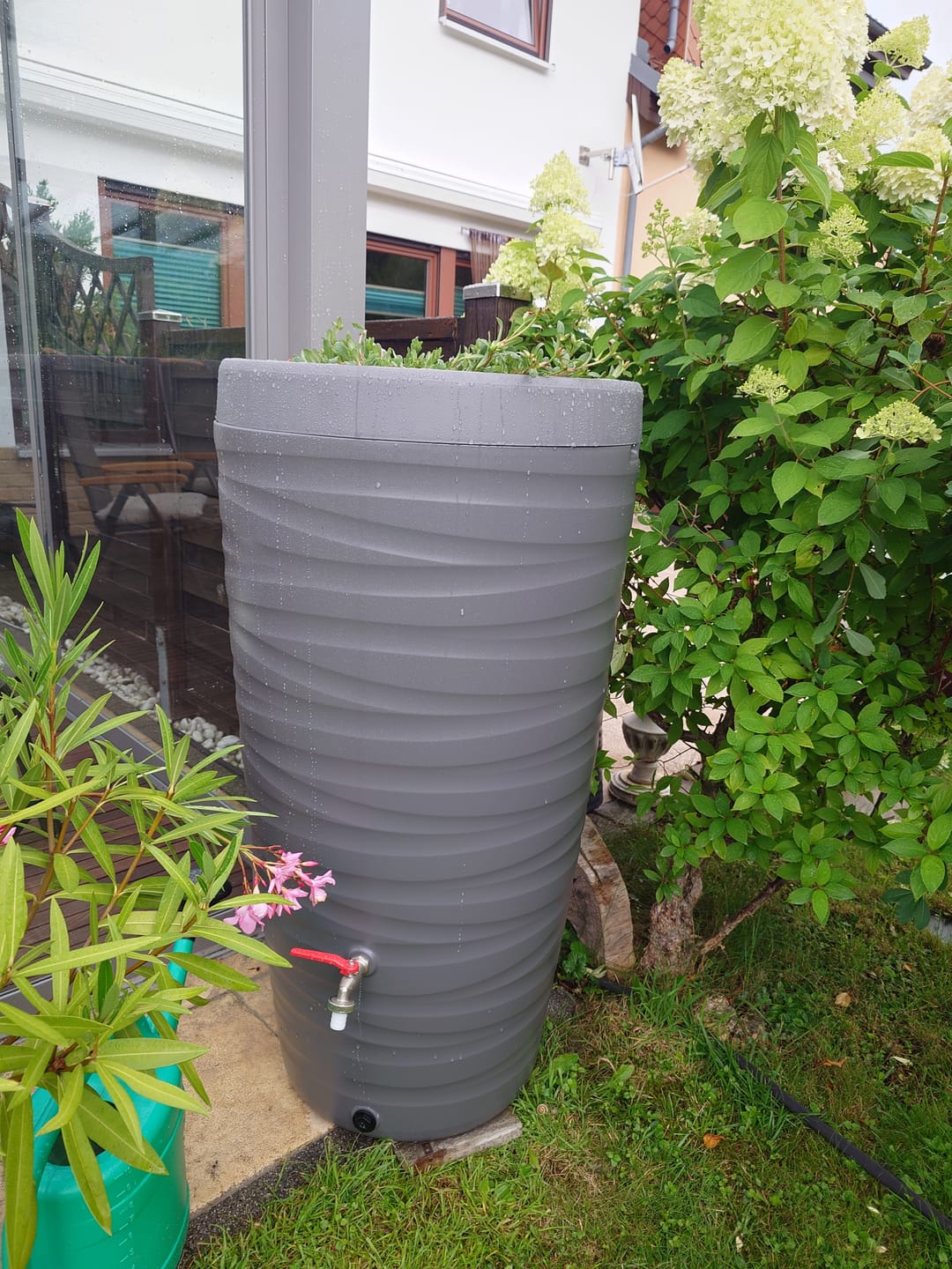Customer photo review of YourCasa Regentonne 240 Liter [Wave Design] - Frostsicher & UV-beständig