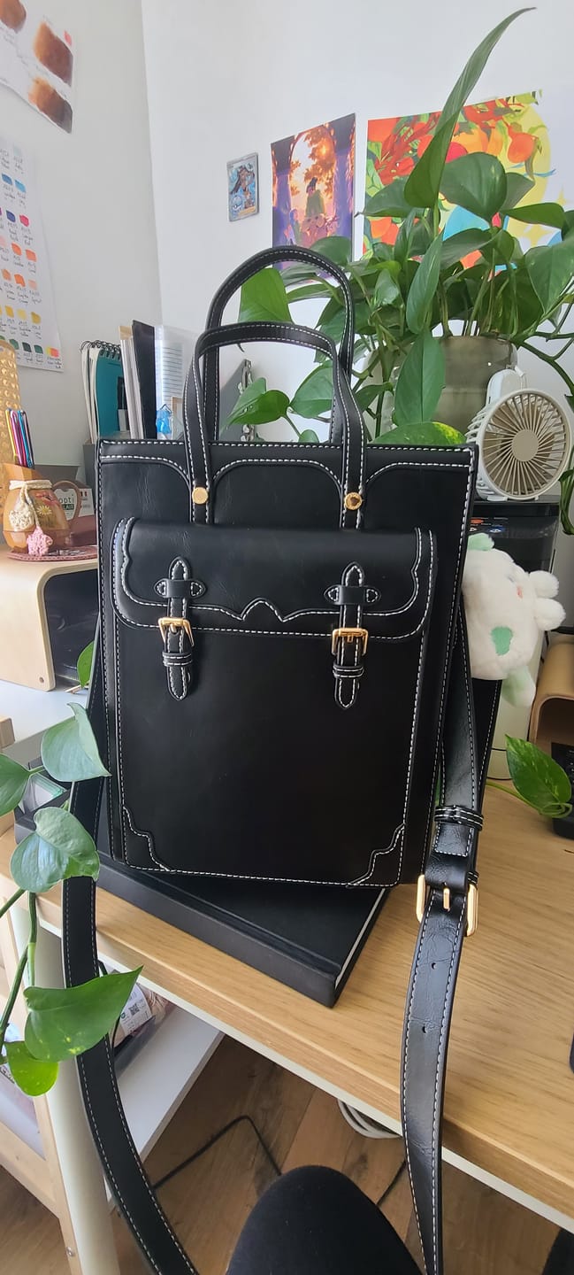 Customer photo review of Evelyn Retro PU Leather Tote