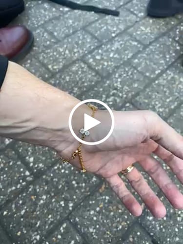 Customer video review of WHITE CLOVER BRACELET | 18K Gold