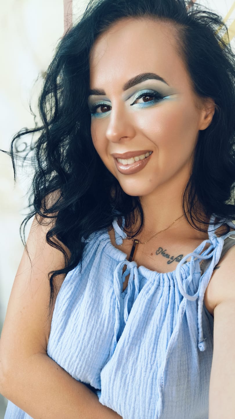 Customer photo review of P. Louise Aligning My Future Pastel Eyeshadow Palette