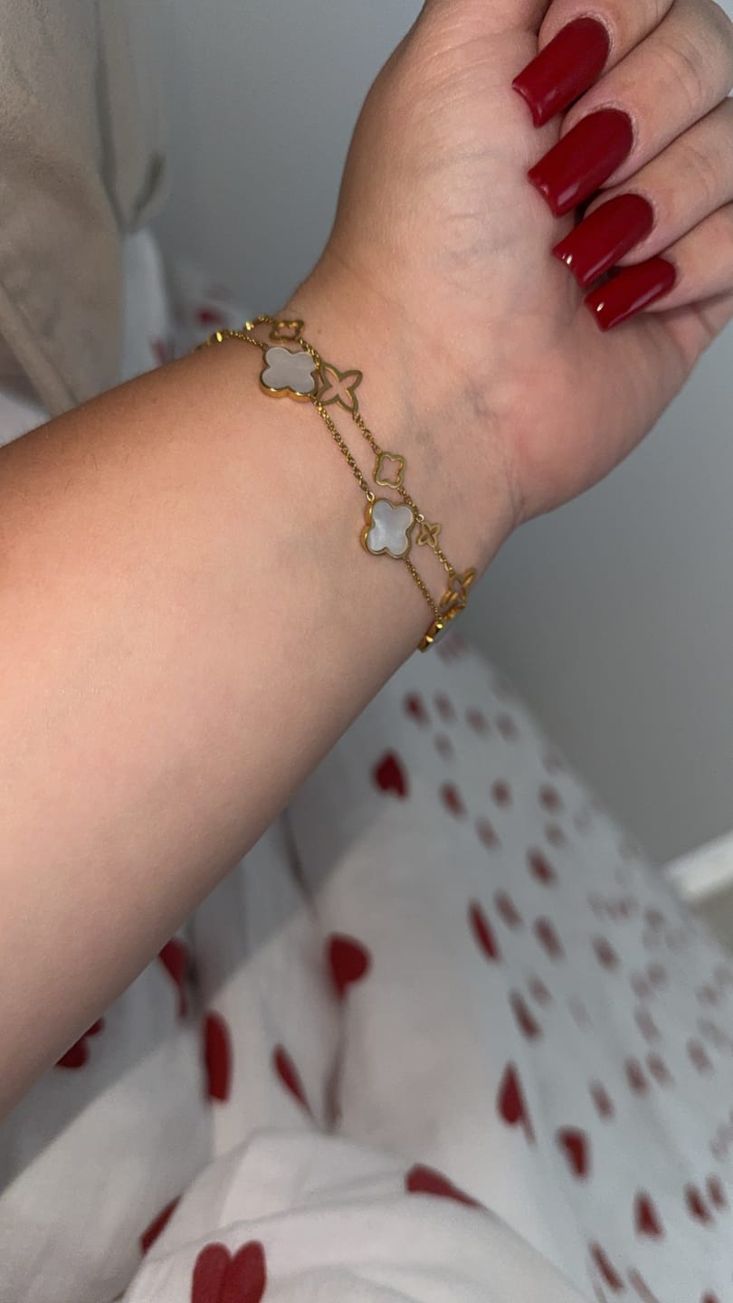 Customer photo review of Clover Perlmutt Armband | 18K vergoldet
