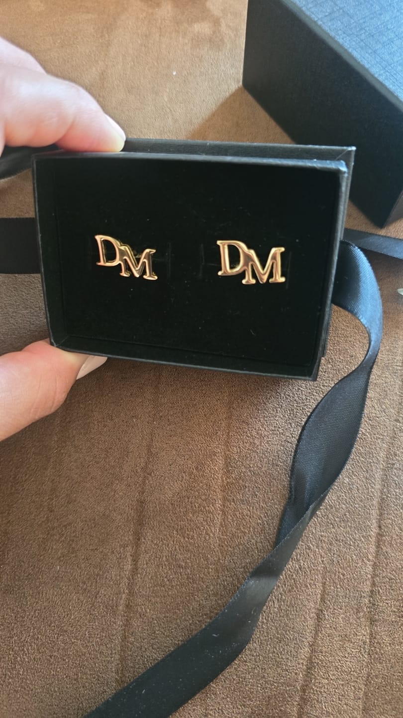 Customer photo review of Mancuernillas Personalizadas con Iniciales