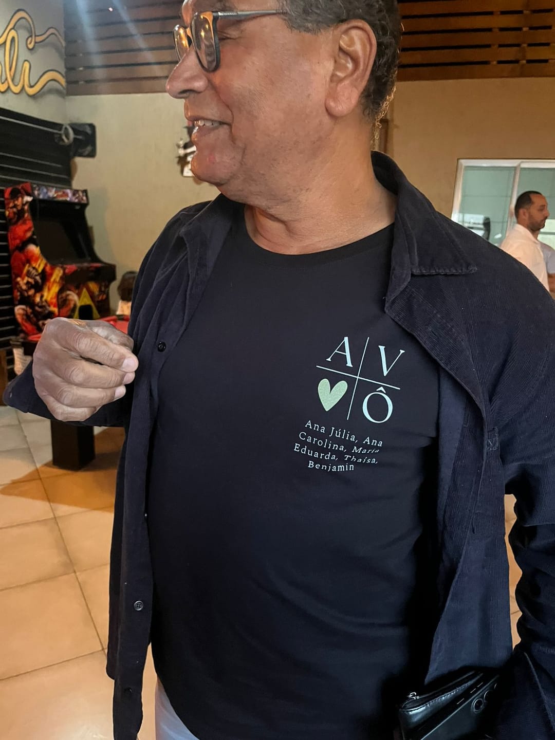 Customer photo review of Camiseta Personalizada AVÔ MINIMALISTA - Algodão 100%