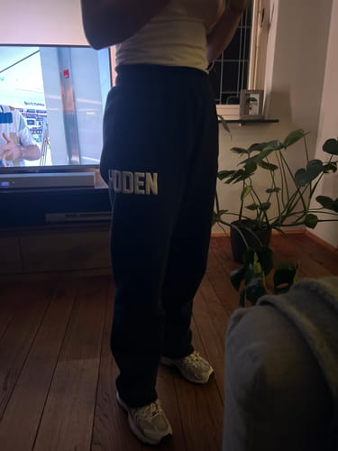 Customer photo review of GATED COMMUNITY STRAIGHT LEG SWEATPANTS NAVY
