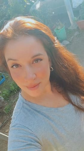Reseña con foto de un cliente sobre Henna Jamila Hair -  Cobrizo Natural y Duradero  👩🏼‍🦰