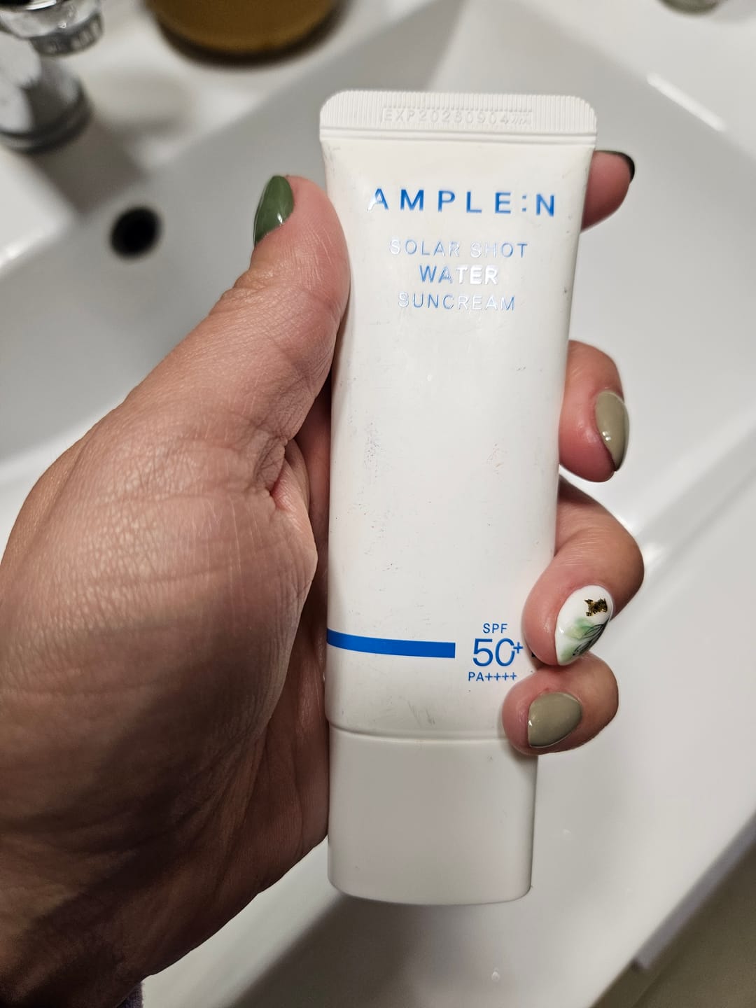 Customer photo review of Protector Solar SPF 50PA++++ Crema Gel Ácido Hialurónico 40ml AMPLEN