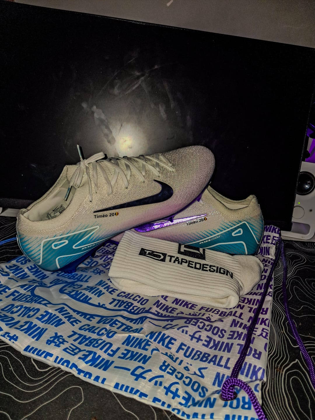 Customer photo review of Mercurial Vapor 16 Elite FG Chromatic Pack Blanc/Violet/Bleu